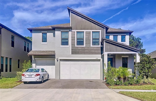 view of front facade featuring a garage