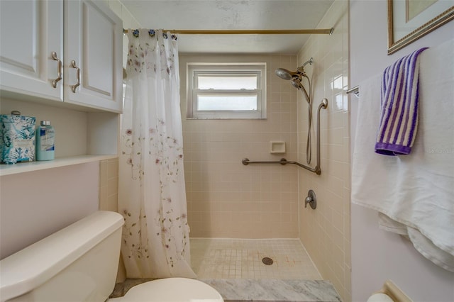 bathroom featuring tile patterned flooring, a shower with curtain, and toilet