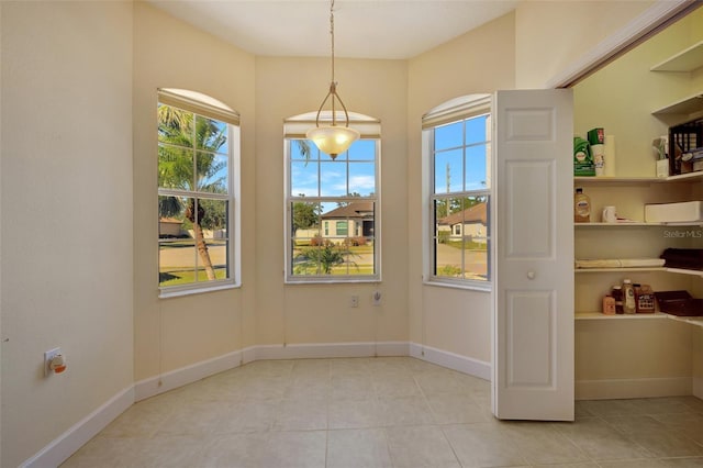 unfurnished room featuring light tile patterned flooring