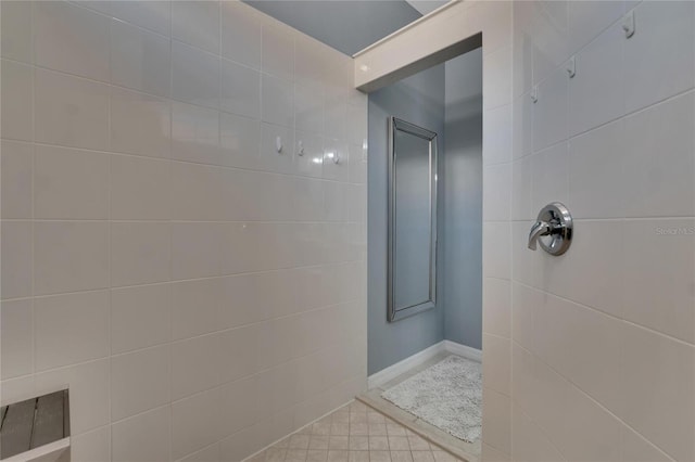 bathroom featuring tiled shower