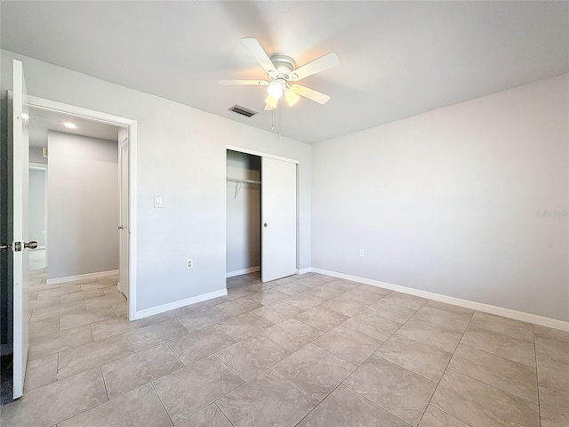 unfurnished bedroom featuring ceiling fan and a closet