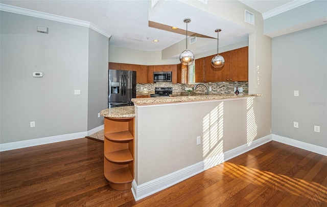 kitchen featuring crown molding, appliances with stainless steel finishes, tasteful backsplash, dark hardwood / wood-style flooring, and kitchen peninsula