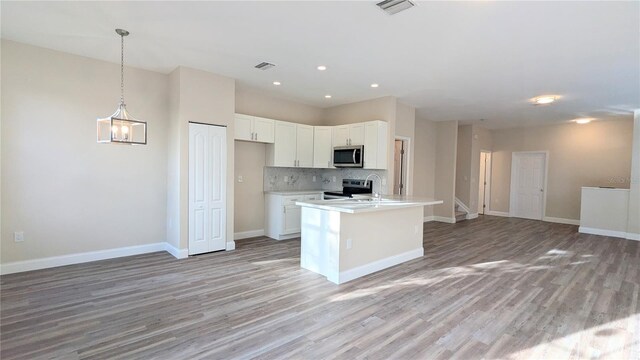 9060 Moonlit Meadows Loop, Riverview, FL 33578 - kitchen with appliances with stainless steel finishes, open floor plan, tasteful backsplash, light wood-style flooring, and baseboards
