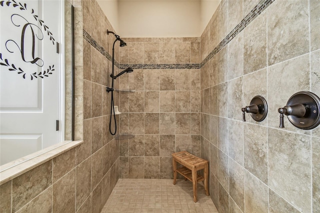 bathroom featuring tiled shower