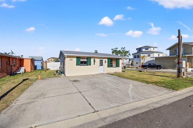 view of front of property with a front yard