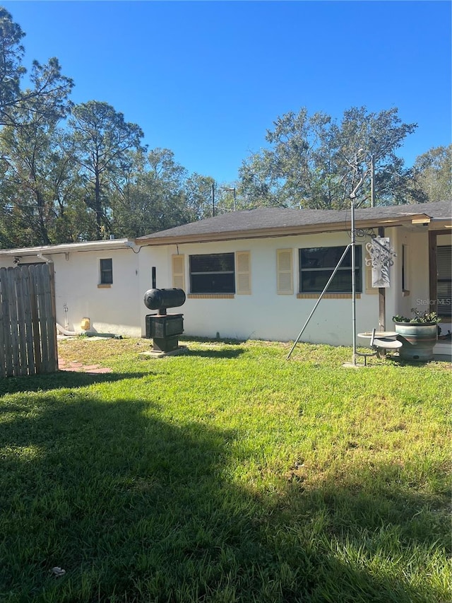 back of house featuring a lawn