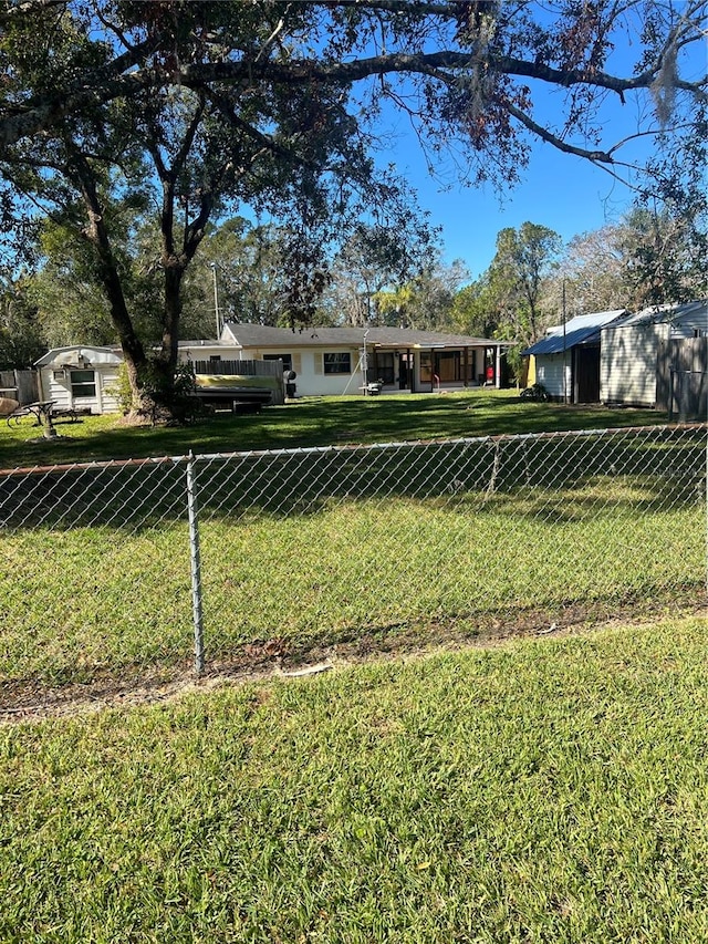 view of front of home featuring a front lawn