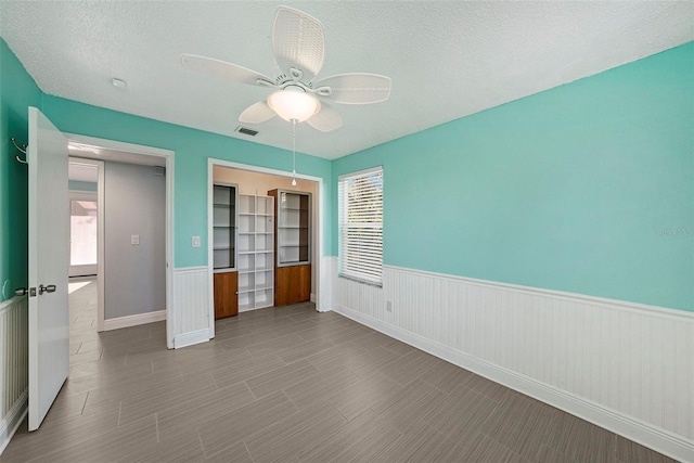 unfurnished bedroom with ceiling fan, a closet, and a textured ceiling