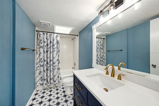 full bathroom with a textured ceiling, vanity, shower / tub combo, and toilet