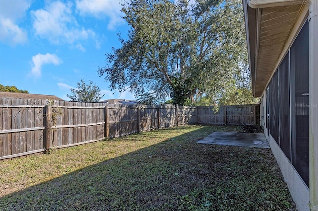 view of yard featuring a patio area