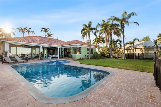 view of pool featuring an in ground hot tub, a yard, and a patio