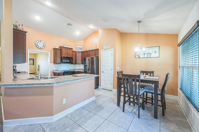 kitchen featuring sink, hanging light fixtures, a notable chandelier, kitchen peninsula, and black appliances