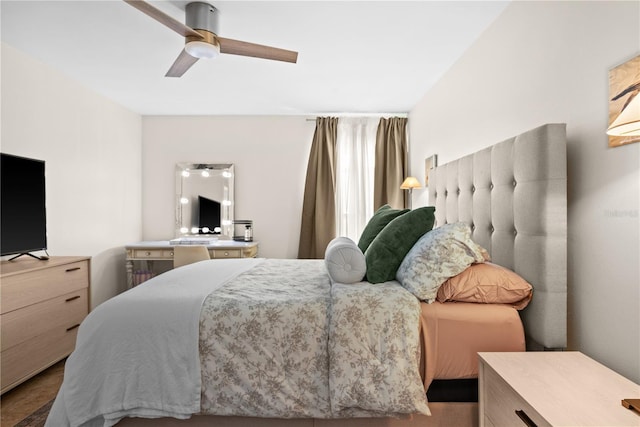 bedroom with ceiling fan