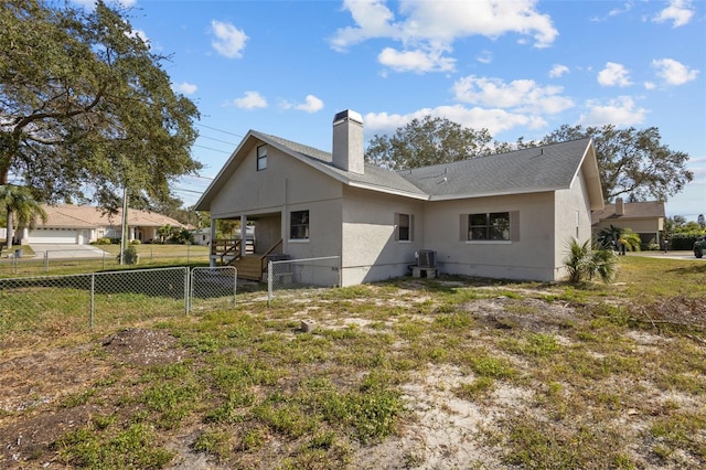 back of house featuring a yard