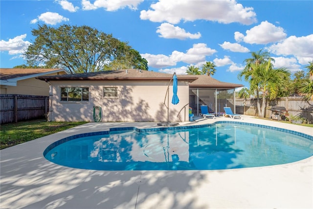 view of swimming pool featuring a patio