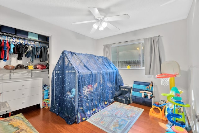 bedroom featuring hardwood / wood-style floors, ceiling fan, and a closet