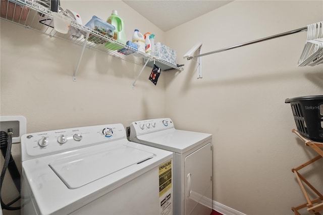 washroom featuring washing machine and clothes dryer