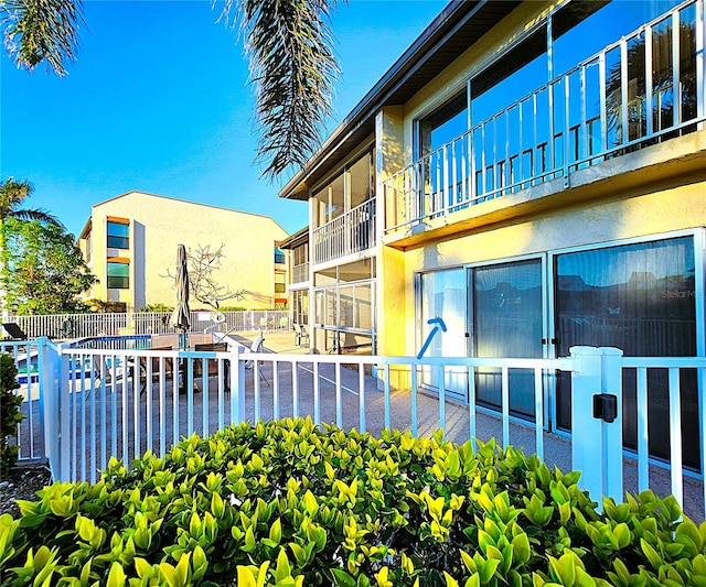 4116 SE 20th Pl Unit 102, Cape Coral, FL 33904 - view of property with a swimming pool