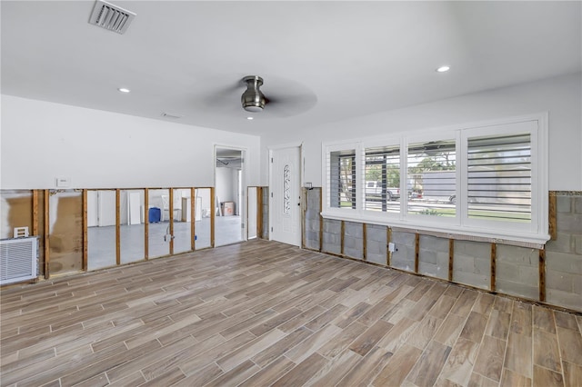 unfurnished room with light wood-type flooring and ceiling fan