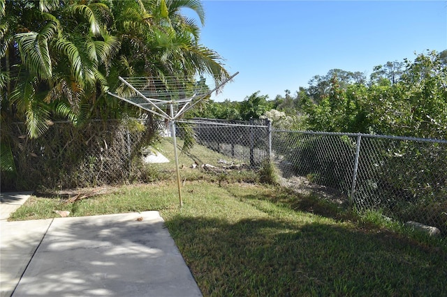 view of yard with a patio area