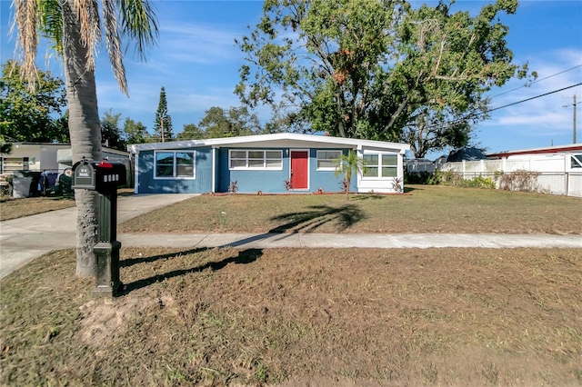 view of front facade featuring a front yard