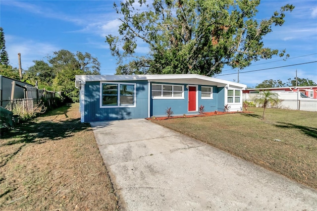 view of front of home featuring a front lawn