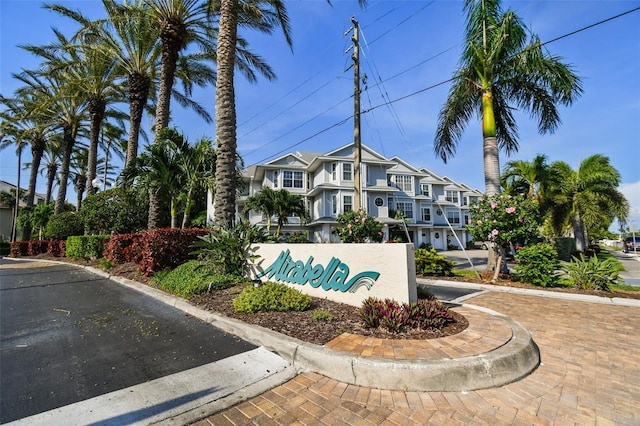 view of community / neighborhood sign