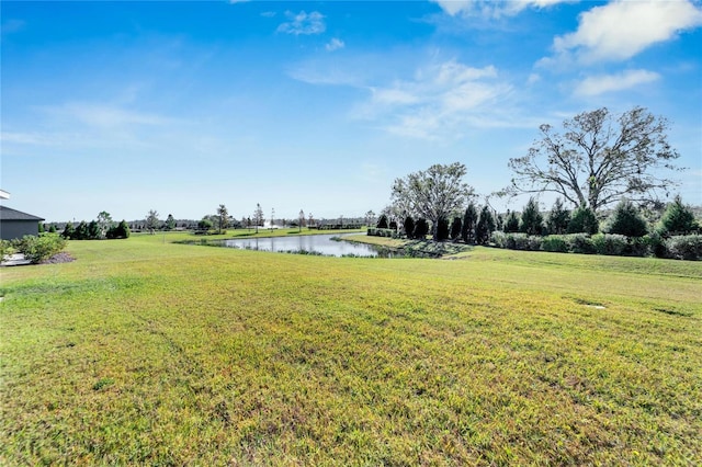 view of yard featuring a water view