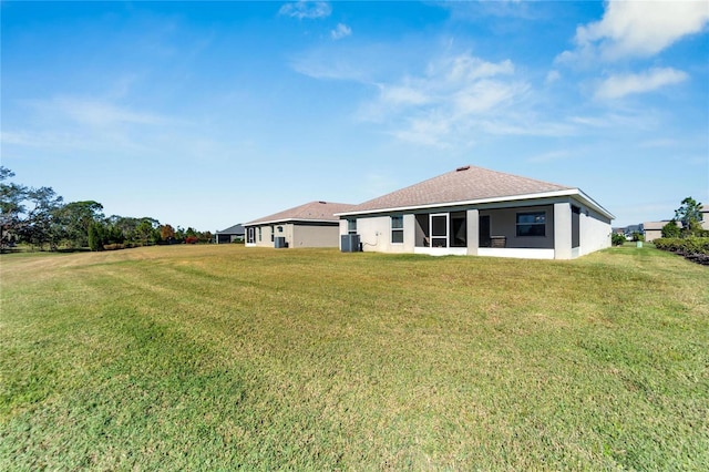 back of house featuring a lawn