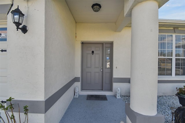 property entrance featuring stucco siding