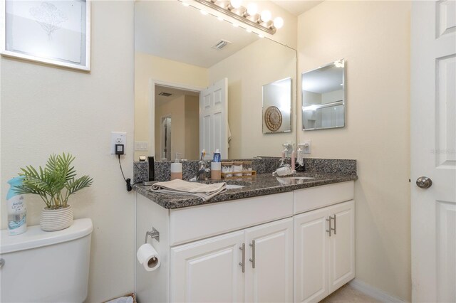 7013 Summer Holly Pl, Riverview, FL 33578 - full bathroom with toilet and double vanity