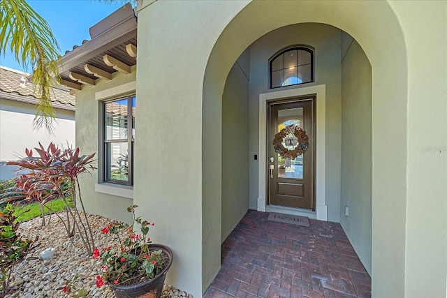 property entrance featuring stucco siding