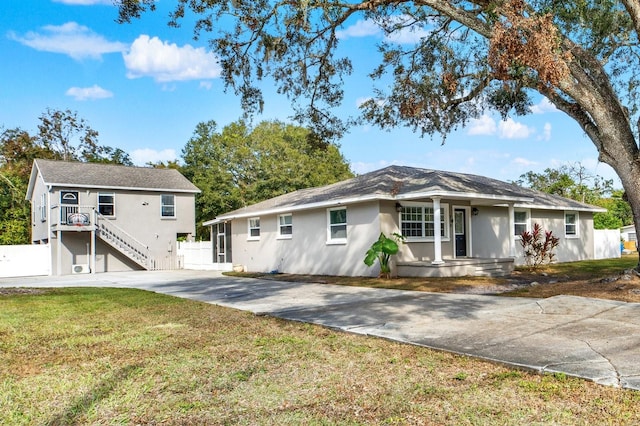 view of front of property with a front yard