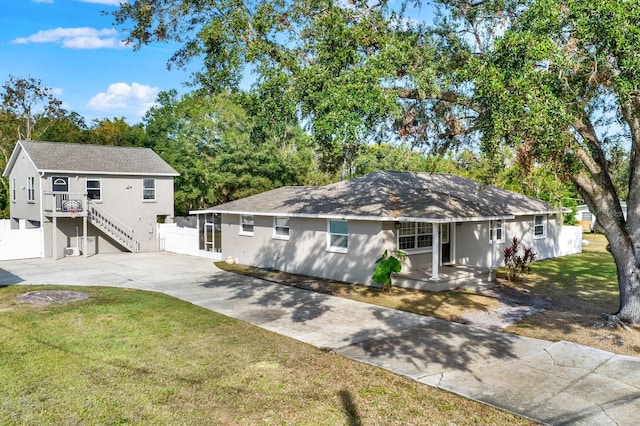 view of front of house with a front yard