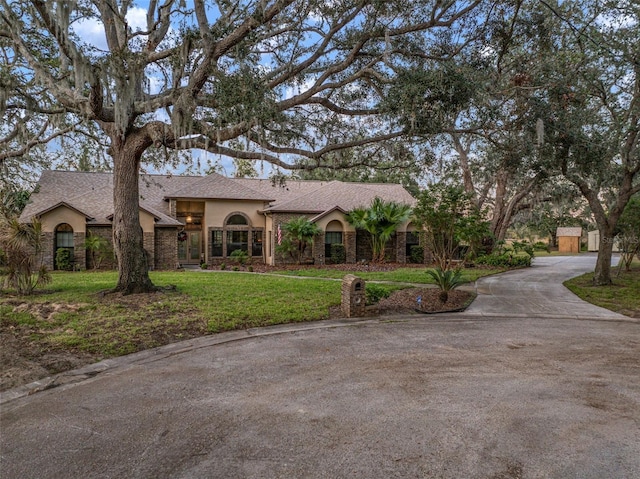 view of front of house featuring a front yard