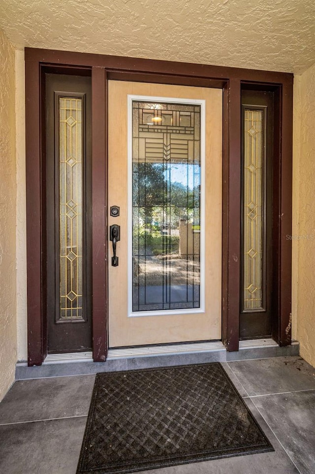 view of exterior entry with stucco siding