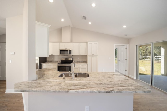 kitchen featuring kitchen peninsula, appliances with stainless steel finishes, light wood-type flooring, sink, and white cabinetry