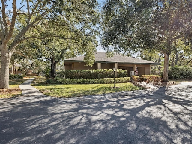 ranch-style home featuring a front yard