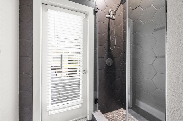 bathroom featuring tiled shower