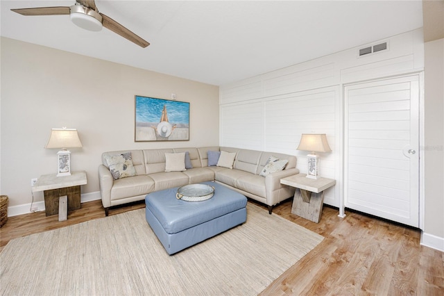 living room featuring light wood-type flooring and ceiling fan