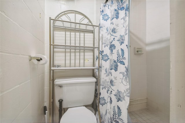 bathroom with a shower with shower curtain and toilet