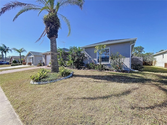 view of front of property featuring a front yard and a garage