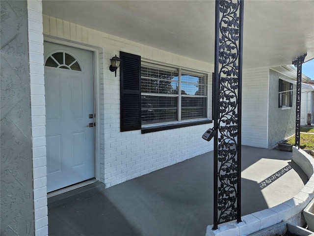 property entrance featuring covered porch