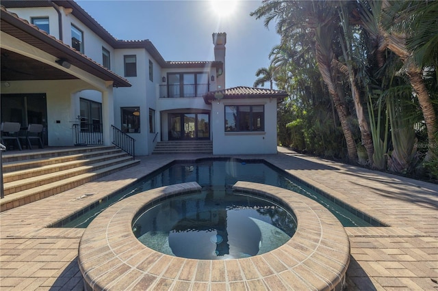 view of pool featuring an in ground hot tub