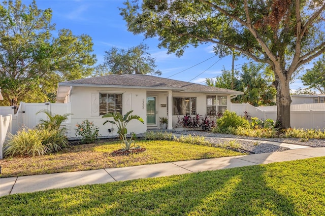 view of front facade featuring a front yard