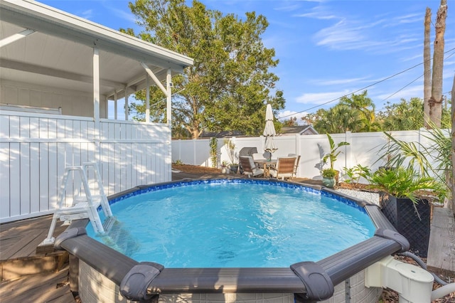 view of swimming pool