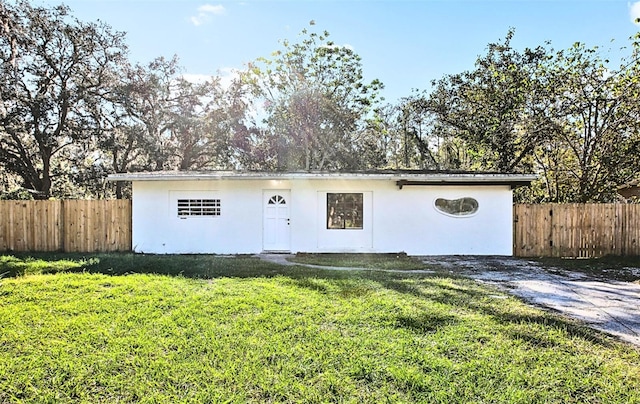 view of front of property with a front lawn