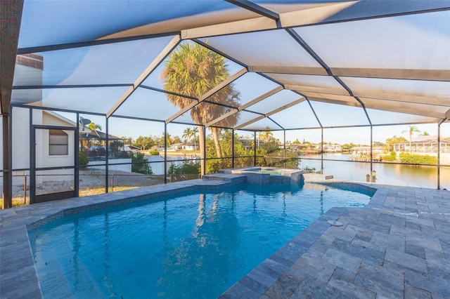 view of pool with an in ground hot tub, a patio, a water view, and a lanai