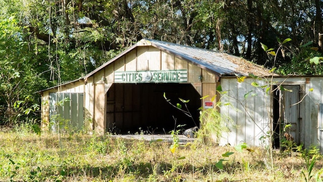 view of outbuilding