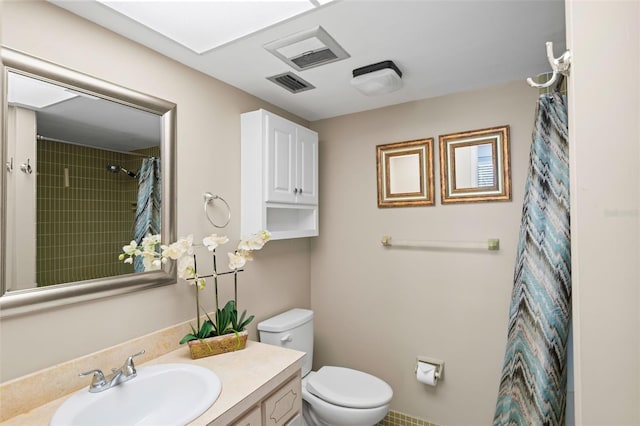 bathroom with a shower with curtain, vanity, and toilet